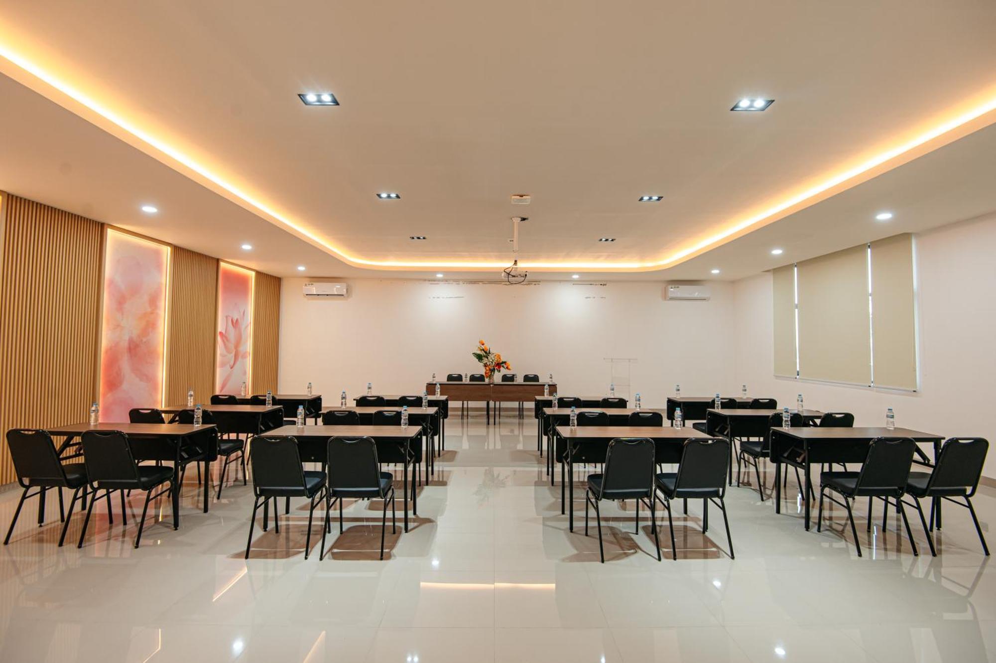 True Blue Hotel Menteng Jakarta Ngoại thất bức ảnh