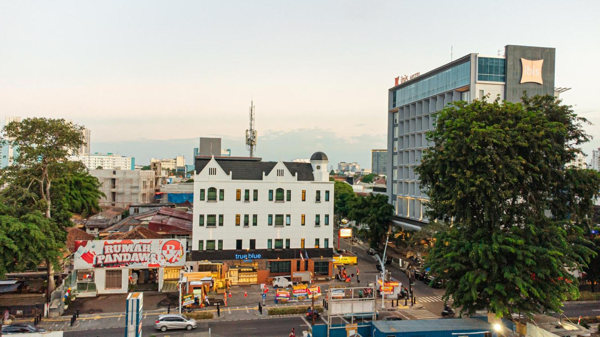 True Blue Hotel Menteng Jakarta Ngoại thất bức ảnh